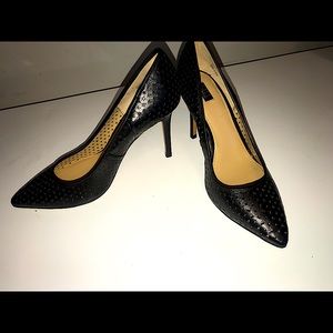 Four inch black pumps with keyhole style cut outs